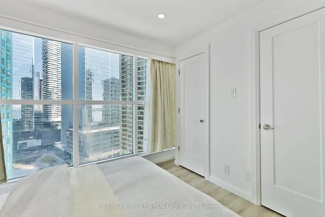 Additional image 26 of 99 Harbour Sq Unit 2002