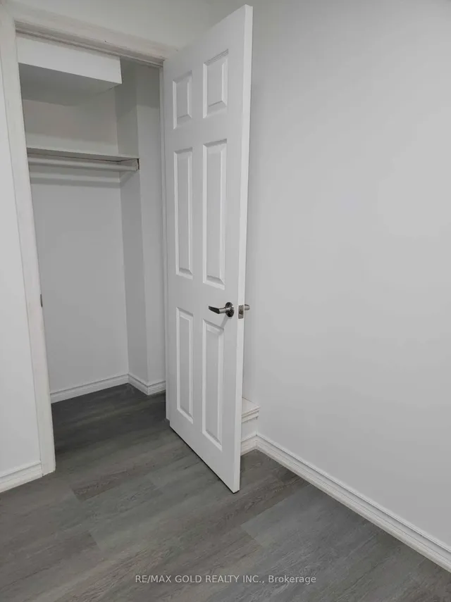 Additional image 29 of 26 Mossbank Dr