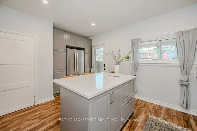 Additional image 16 of 63 Beechwood Ave