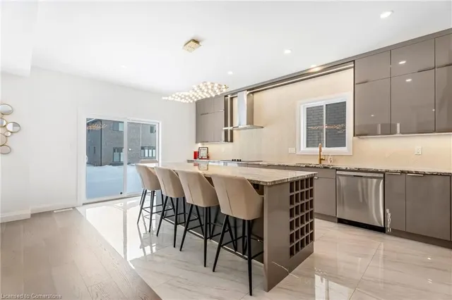 Additional image 19 of 37 Roselawn Ave