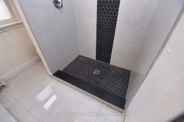 Additional image 29 of 129 Eastbourne Ave