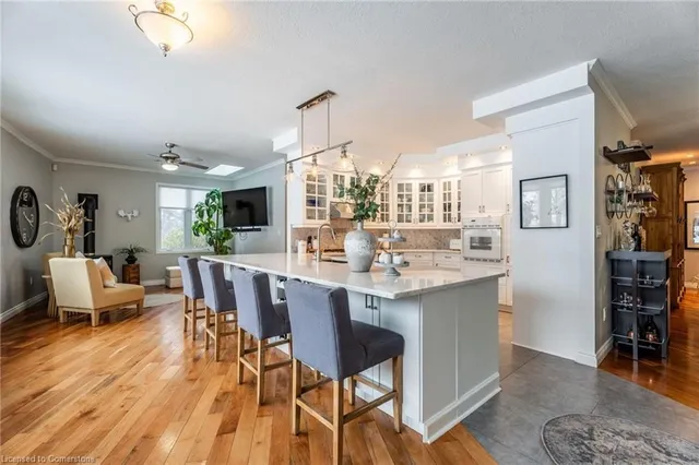 Additional image 18 of 715 Robson Rd