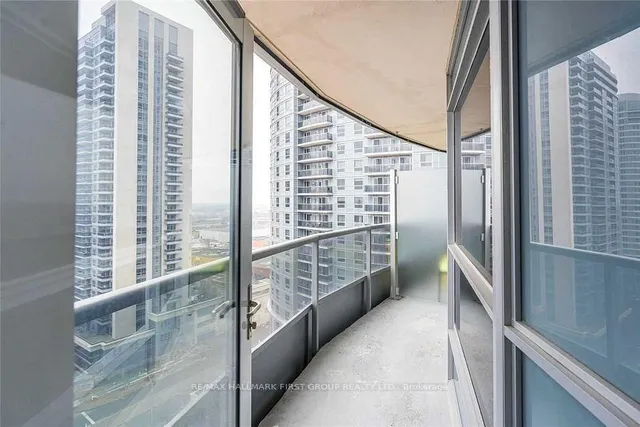 Additional image 37 of 125 Village Green Sq Unit 1409