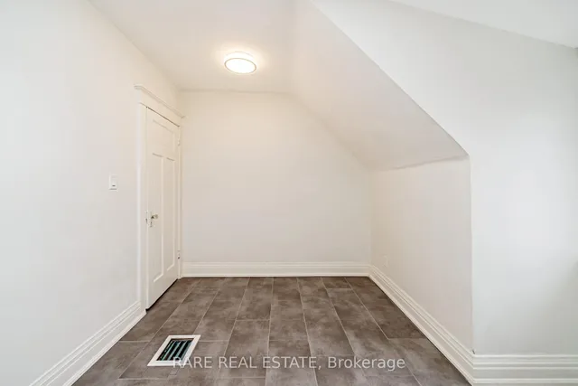 Additional image 27 of 216 Oakwood Ave