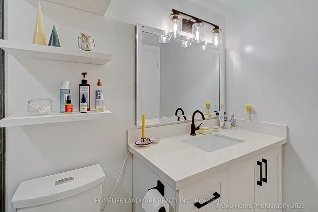 Additional image 17 of 633 Bay St Unit 1703