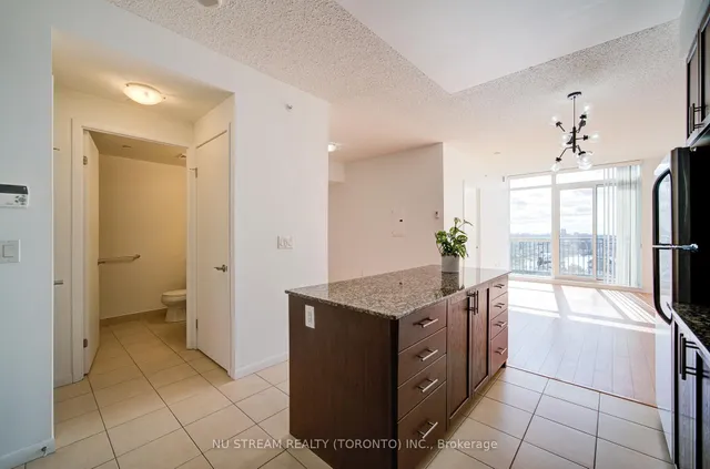 Additional image 14 of 800 Lawrence Ave Unit 812