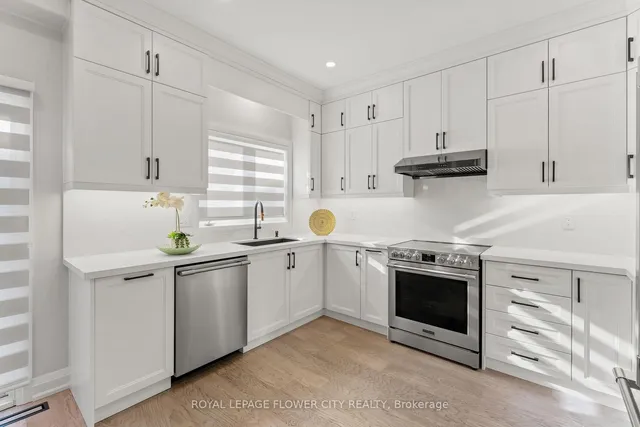 Additional image 13 of 43 Polonia Ave