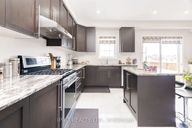 Additional image 13 of 16 Action Dr