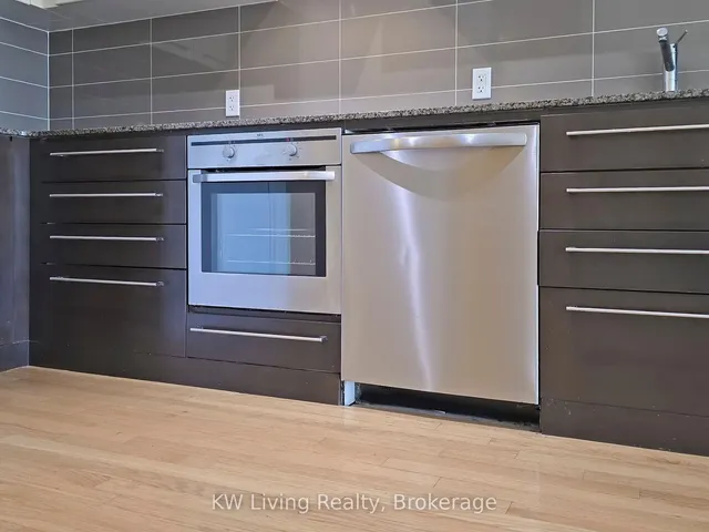 Additional image 3 of 770 Bay St Unit 1403