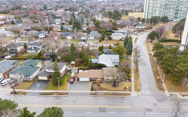 Additional image 46 of 1045 Bloor St