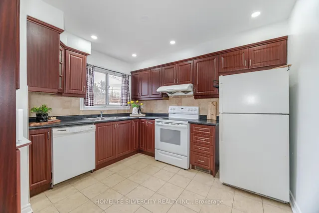 Additional image 8 of 70 Corby Cres