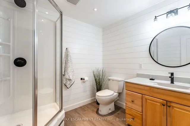 Additional image 35 of 715 Robson Rd