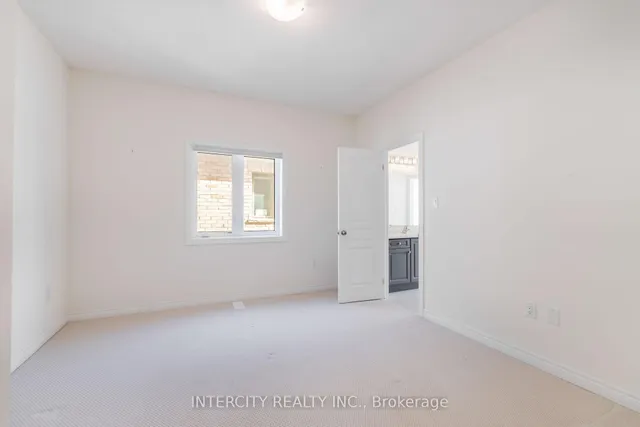 Additional image 32 of 28 Ezra Cres