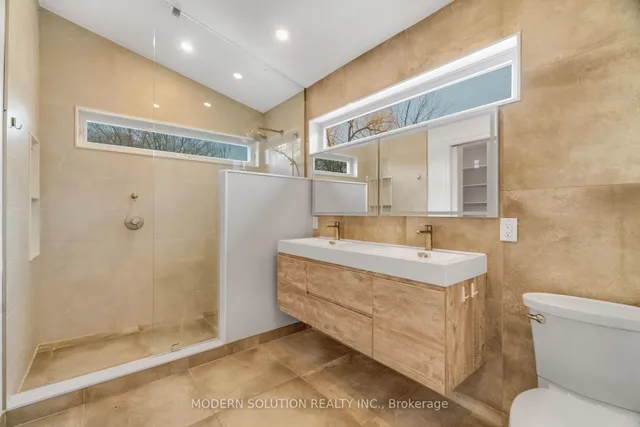 Additional image 19 of 3015 Dundas St