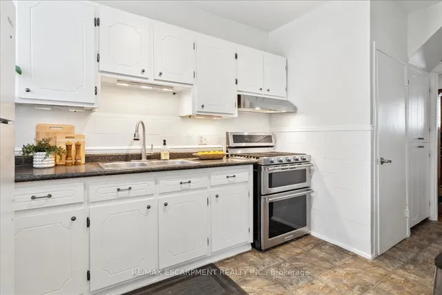 Additional image 11 of 100 Balmoral Ave