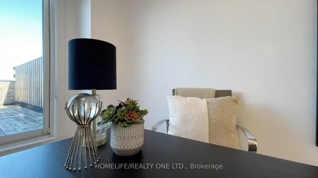 Additional image 37 of 1072 Lansdowne Ave