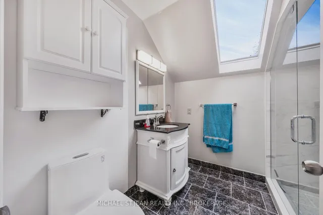 Additional image 25 of 245 Stadacona Ave