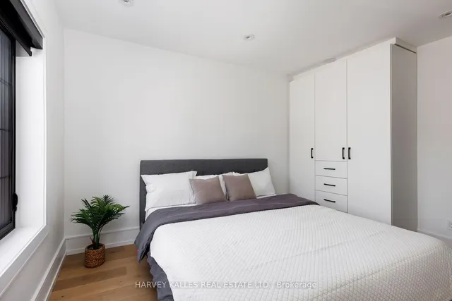 Additional image 38 of 233 MacPherson Ave