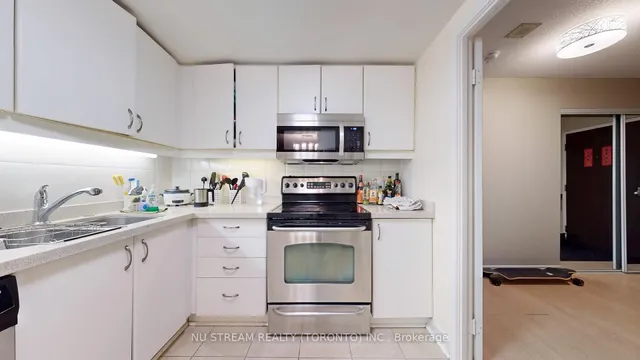 Additional image 19 of 711 Bay St Unit 912