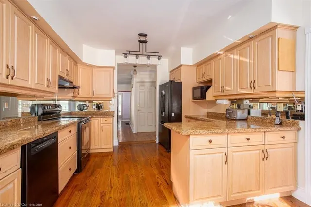 Additional image 24 of 64 Academy St