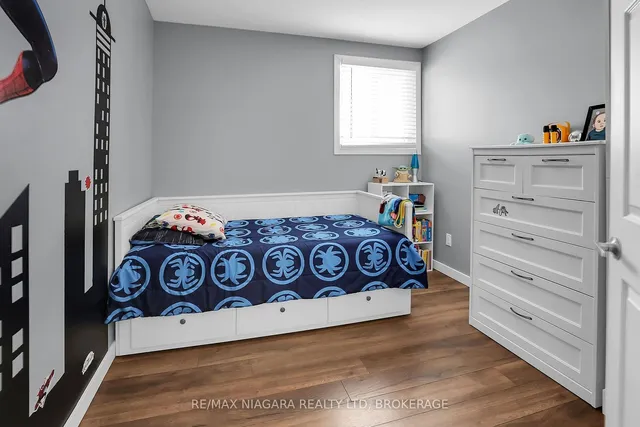 Additional image 25 of 52 Yorkdale Cres