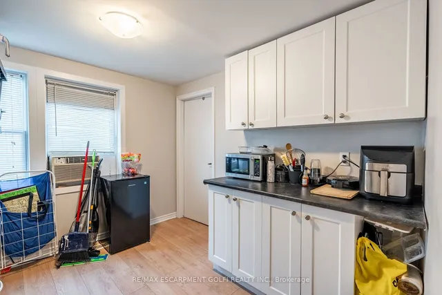 Additional image 21 of 124 WHITNEY Ave