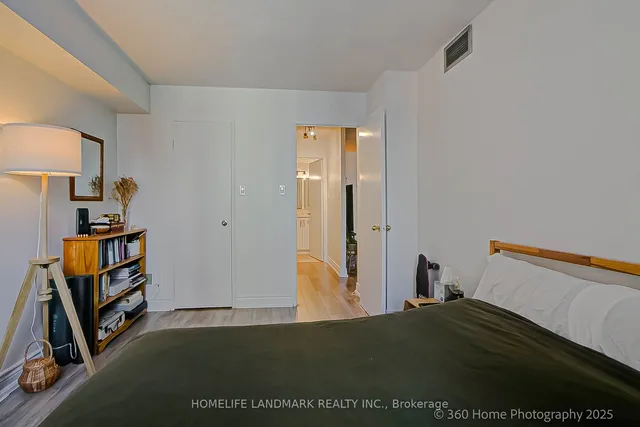 Additional image 19 of 633 Bay St Unit 1703