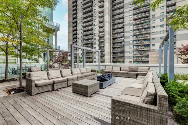 Additional image 21 of 170 Avenue Rd Unit 409