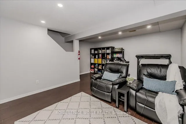 Additional image 24 of 10 Caprice Crt