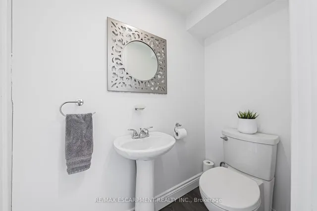 Additional image 16 of 34 Chedoke Ave