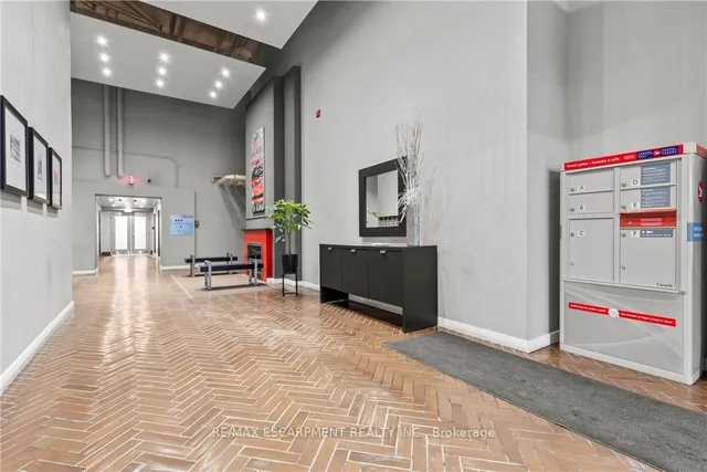 Additional image 5 of 66 Bay St Unit 105