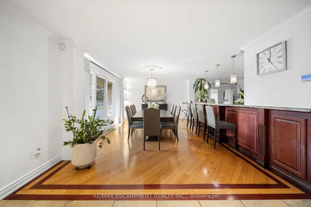 Additional image 9 of 1045 Bloor St