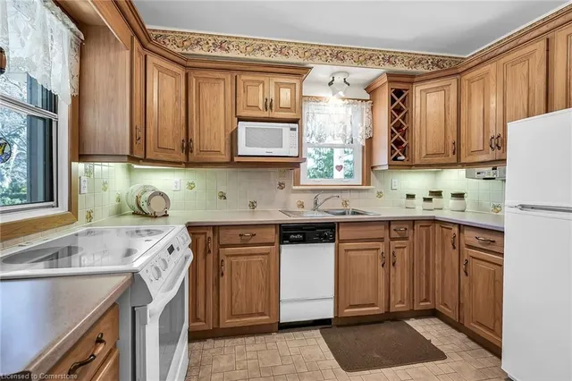 Additional image 21 of 50 Tweedsmuir Ave