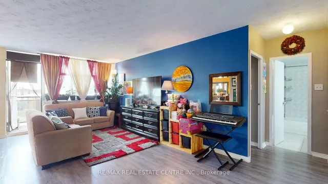 Additional image 3 of 2245 Eglinton Ave Unit 807