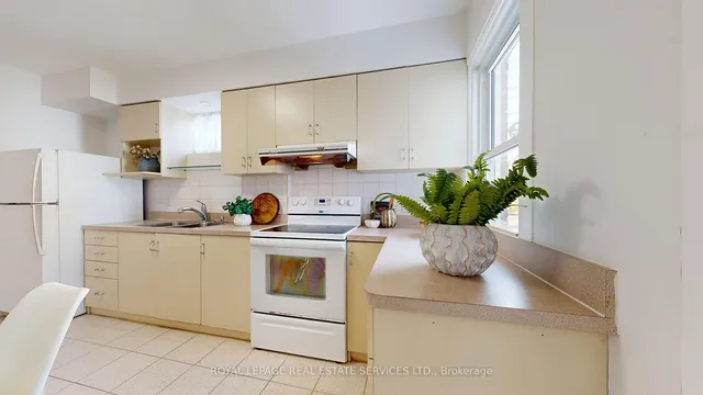 Additional image 17 of 216 Humberside Ave