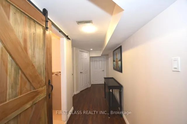 Additional image 17 of 102 Greenwood Ave