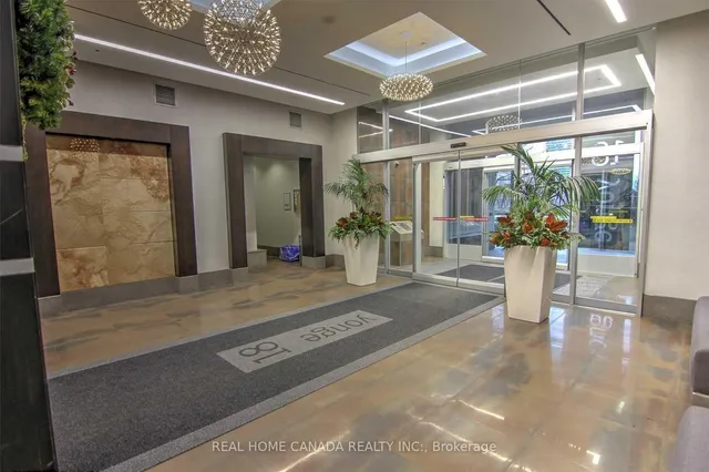 Additional image 5 of 18 Yonge St Unit 814