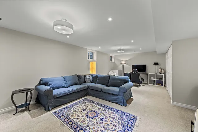 Additional image 35 of 828 Howden Cres