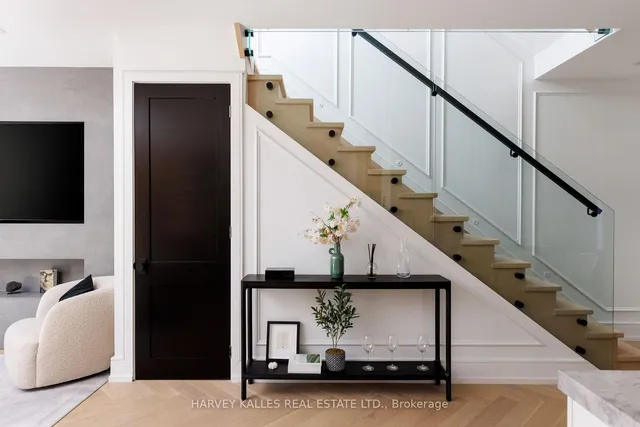 Additional image 10 of 233 MacPherson Ave