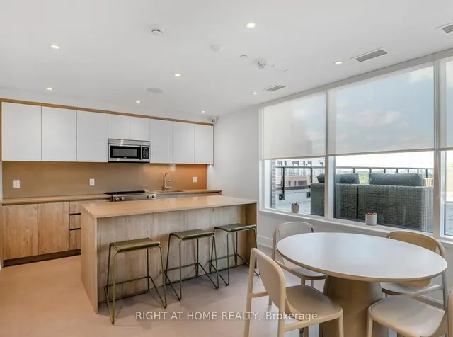 Additional image 38 of 3100 Keele St Unit 612