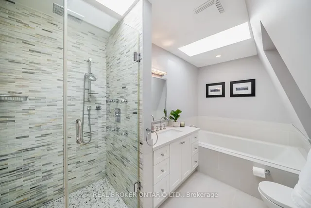 Additional image 22 of 194 Lee Ave