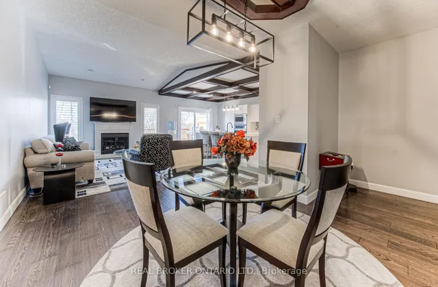 Additional image 9 of 900 Doon Village Rd Unit 4