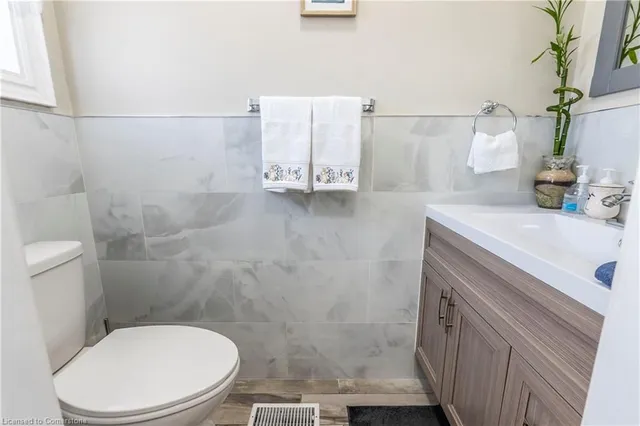 Additional image 15 of 610 Barton St Unit 16