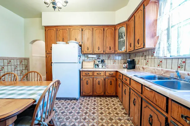 Additional image 11 of 217 Gladstone Ave