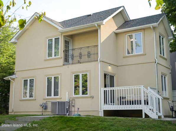 845 W Fingerboard Rd, Staten Island, NY 10305