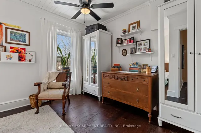 Additional image 22 of 54 Emerald St