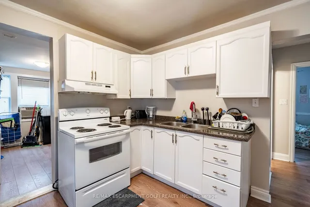 Additional image 18 of 124 WHITNEY Ave