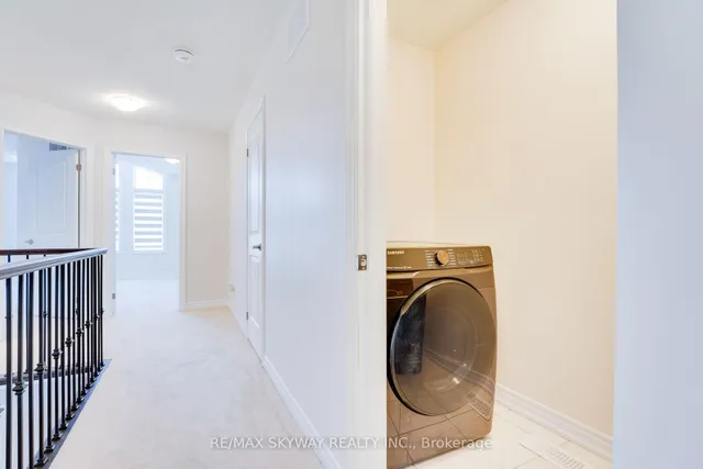 Additional image 40 of 516 Beckview Cres