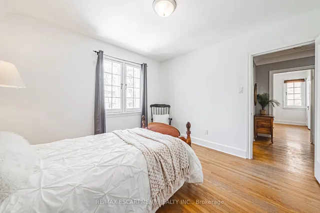 Additional image 28 of 34 Chedoke Ave