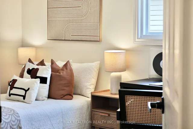 Additional image 30 of 28 Baronial Crt